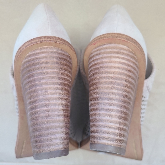 NIB Vince Camuto Fritzey Booties - Picture 6 of 7